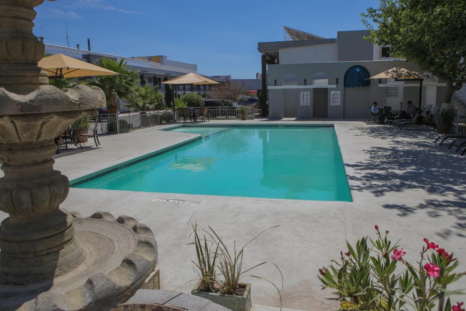 Hotel Villa Del Sol Juárez Exteriör bild